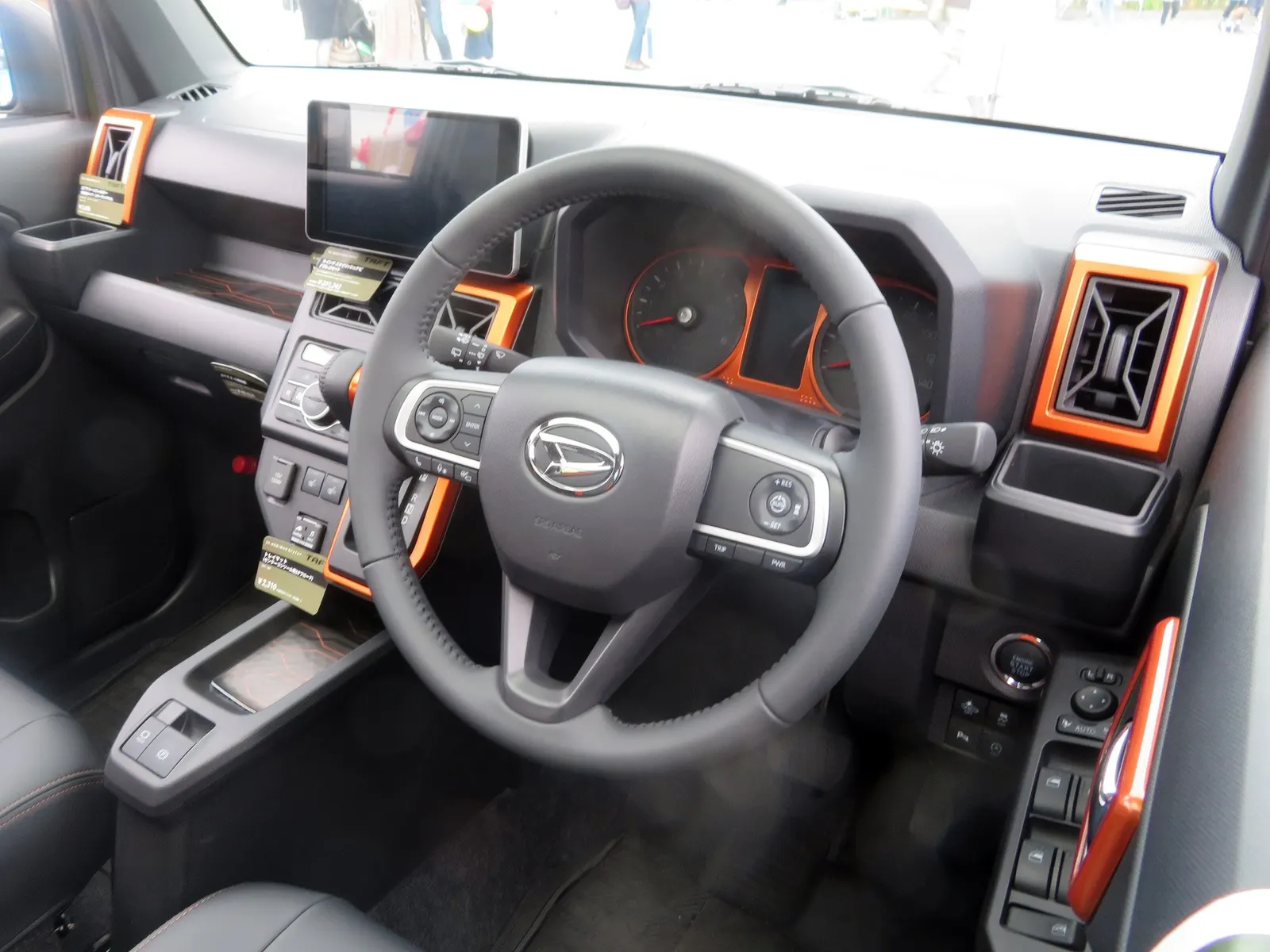 Daihatsu Taft, салон