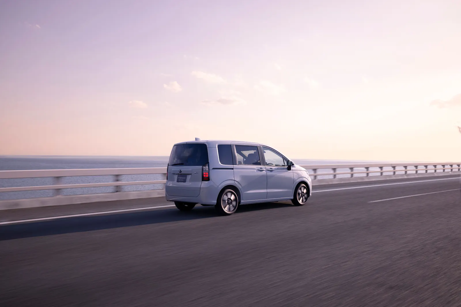 Honda Freed, вид сзади