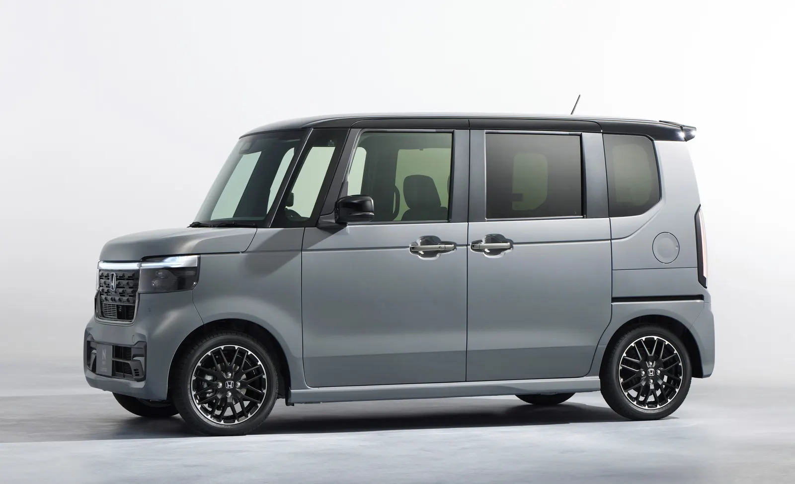 Honda N-Box, вид сзади