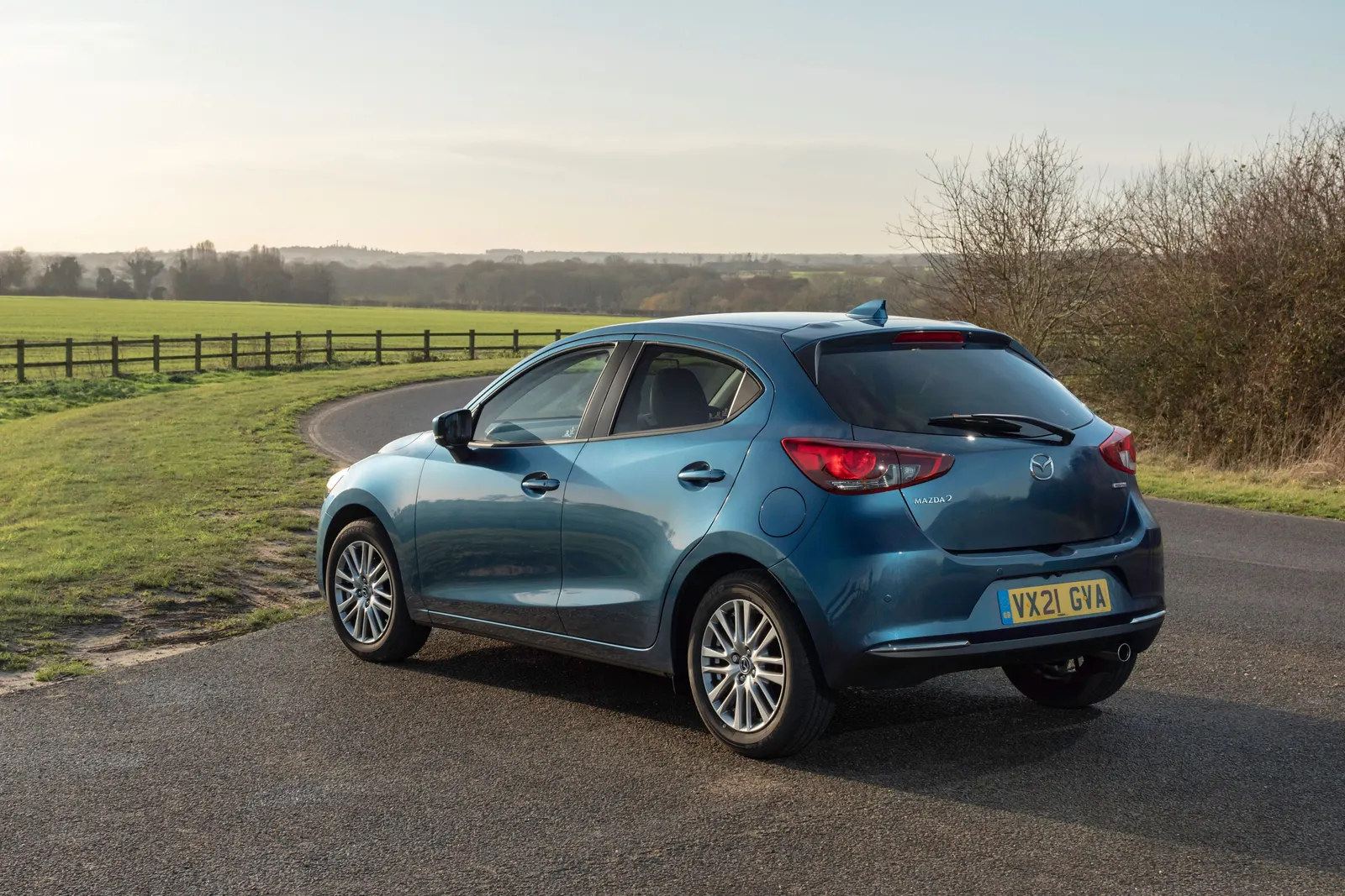 Mazda 2, вид сзади