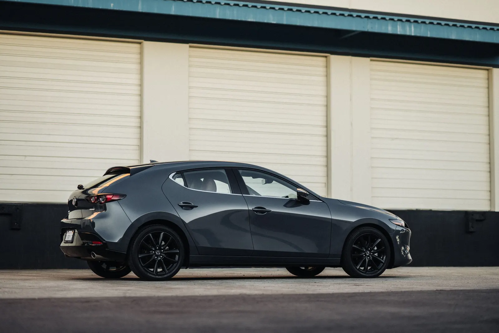 Mazda 3, вид сзади