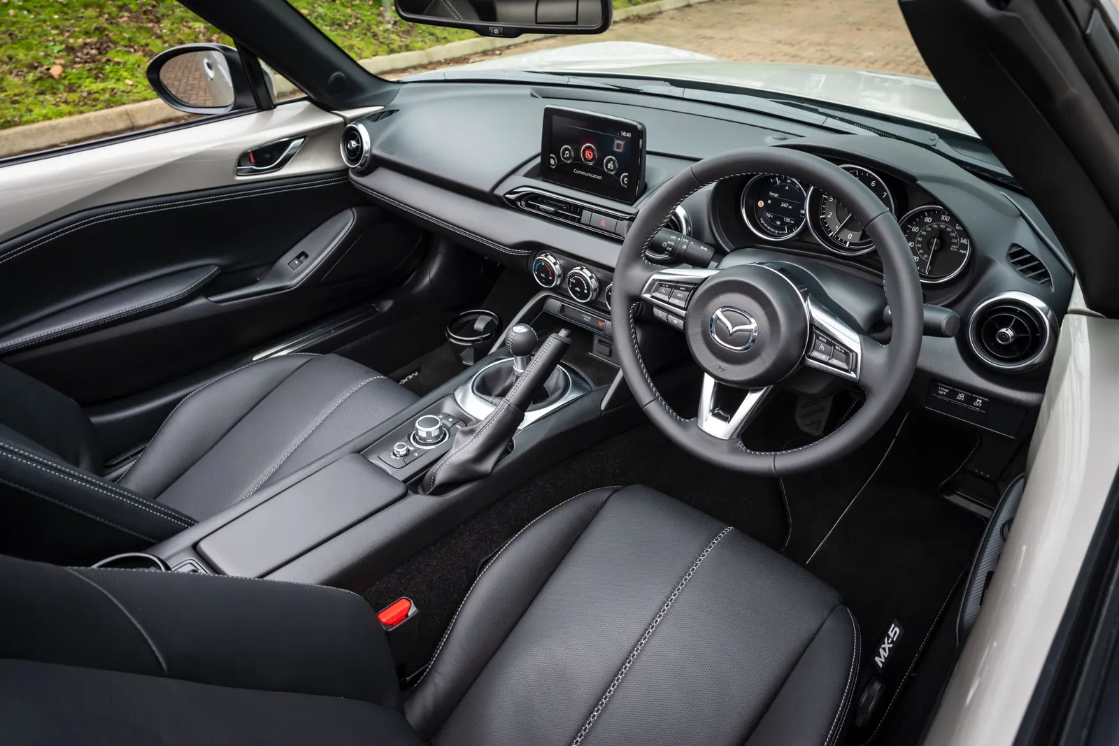 Mazda MX-5, салон