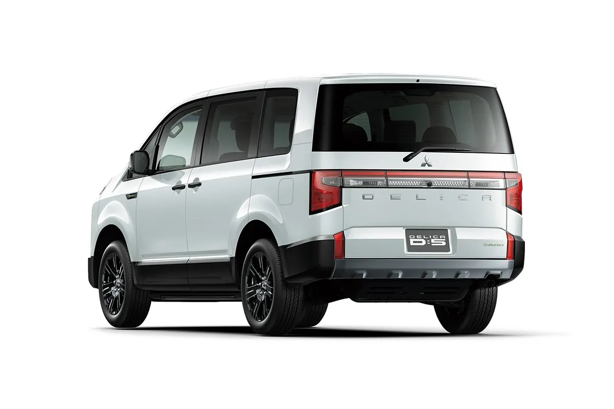 Mitsubishi Delica, вид сзади