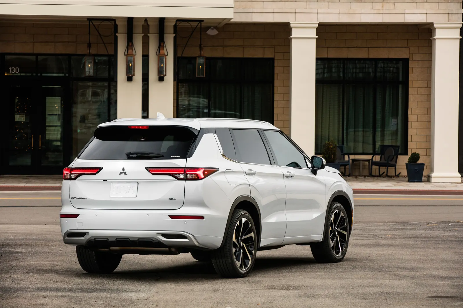 Mitsubishi Outlander, вид сзади