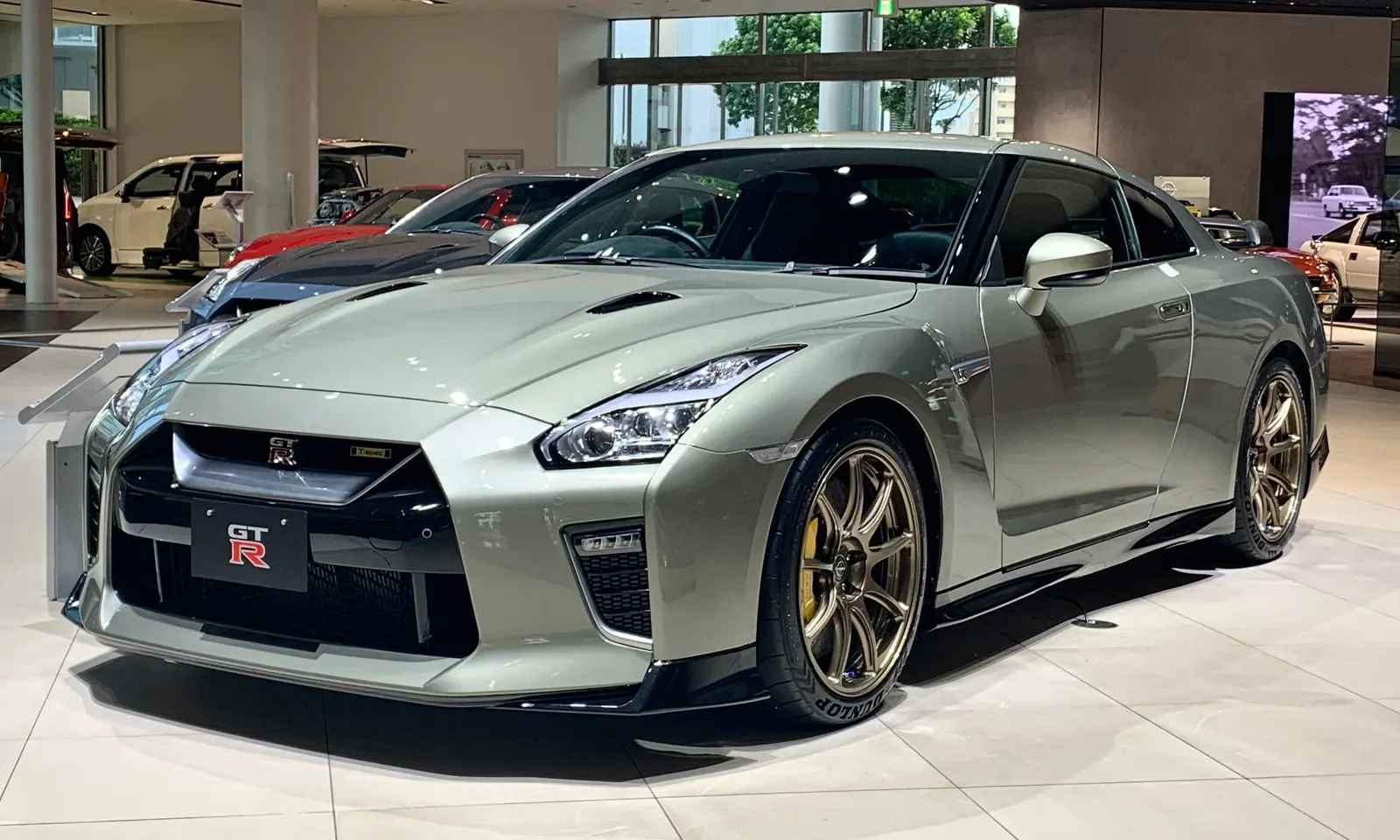 Nissan GT-R
