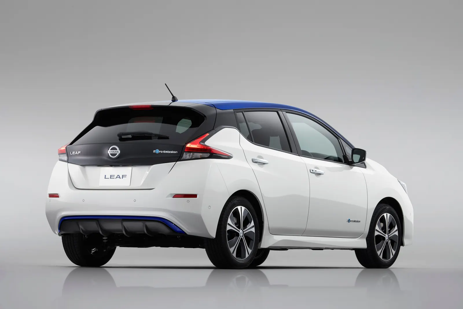 Nissan Leaf, вид сзади