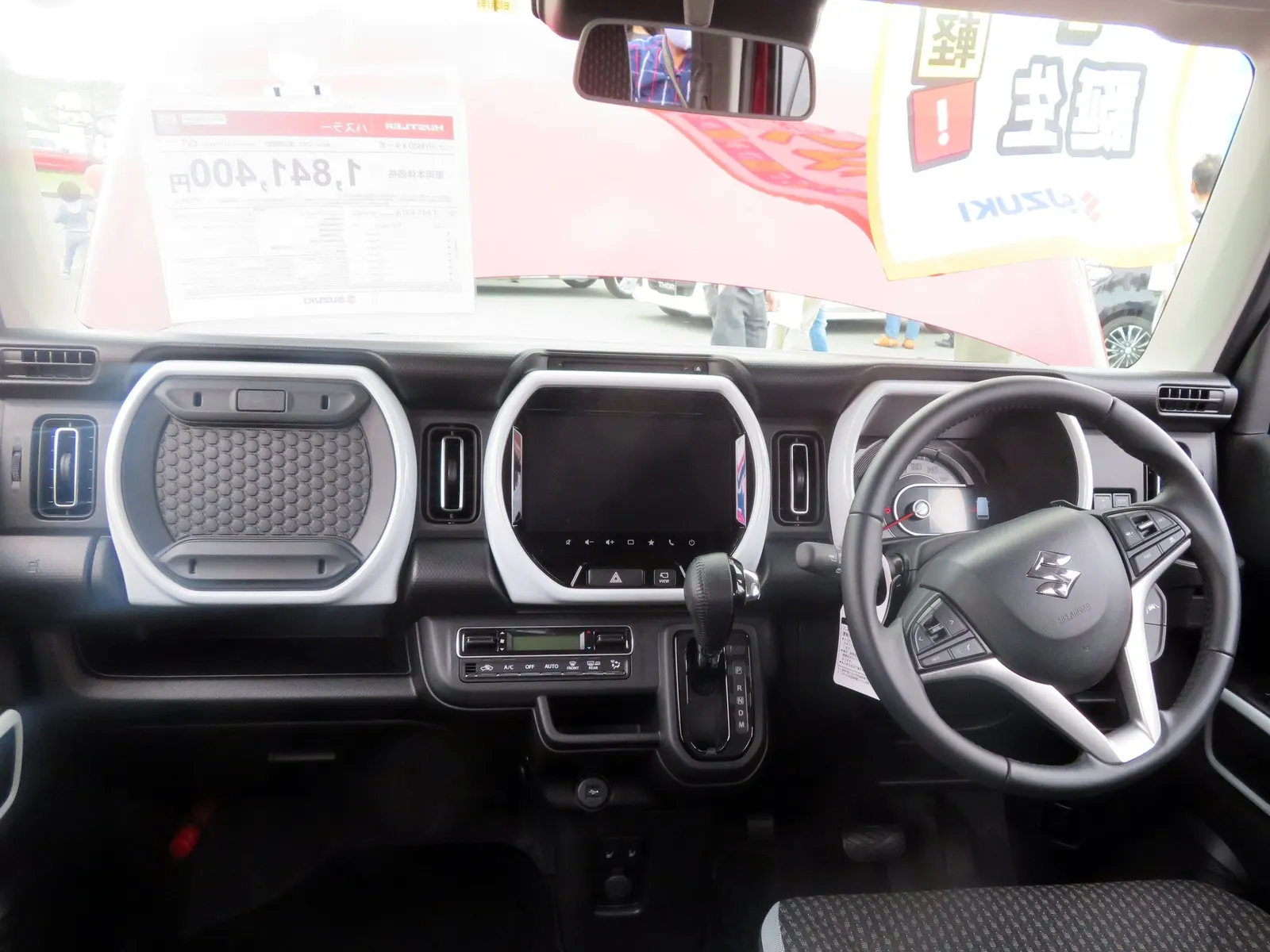 Suzuki Hustler, салон