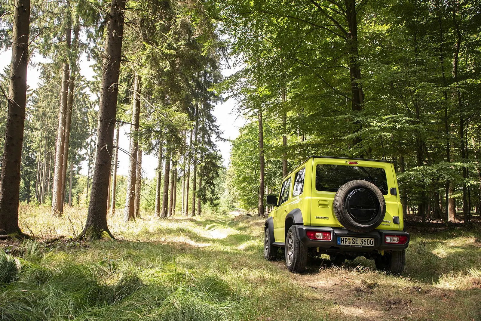 Suzuki Jimny, вид сзади