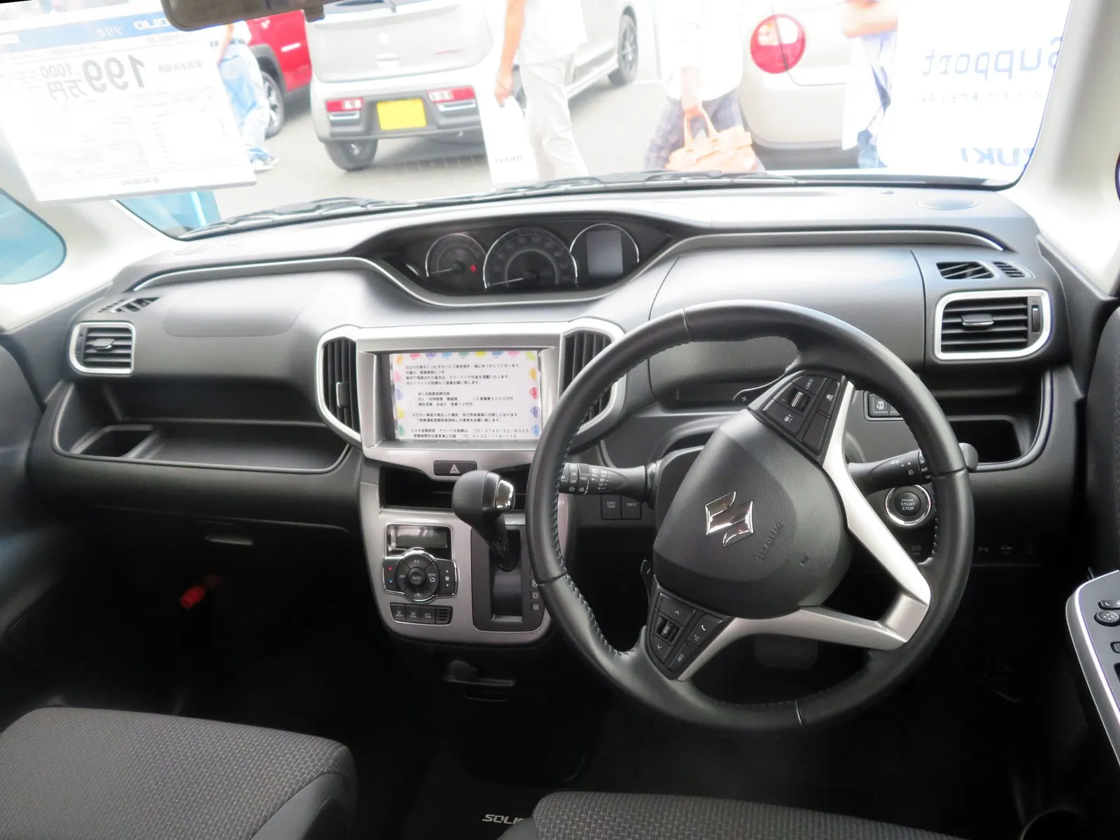 Suzuki Solio, салон
