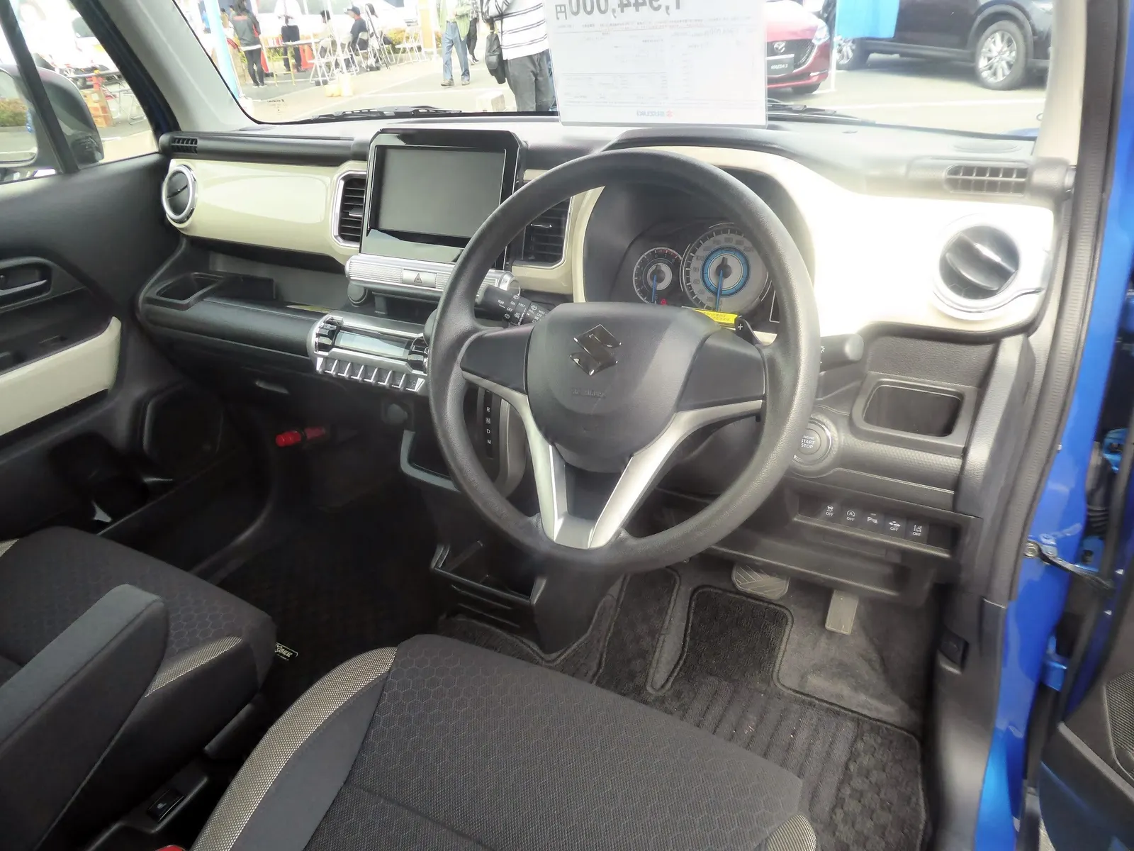Suzuki Xbee, салон