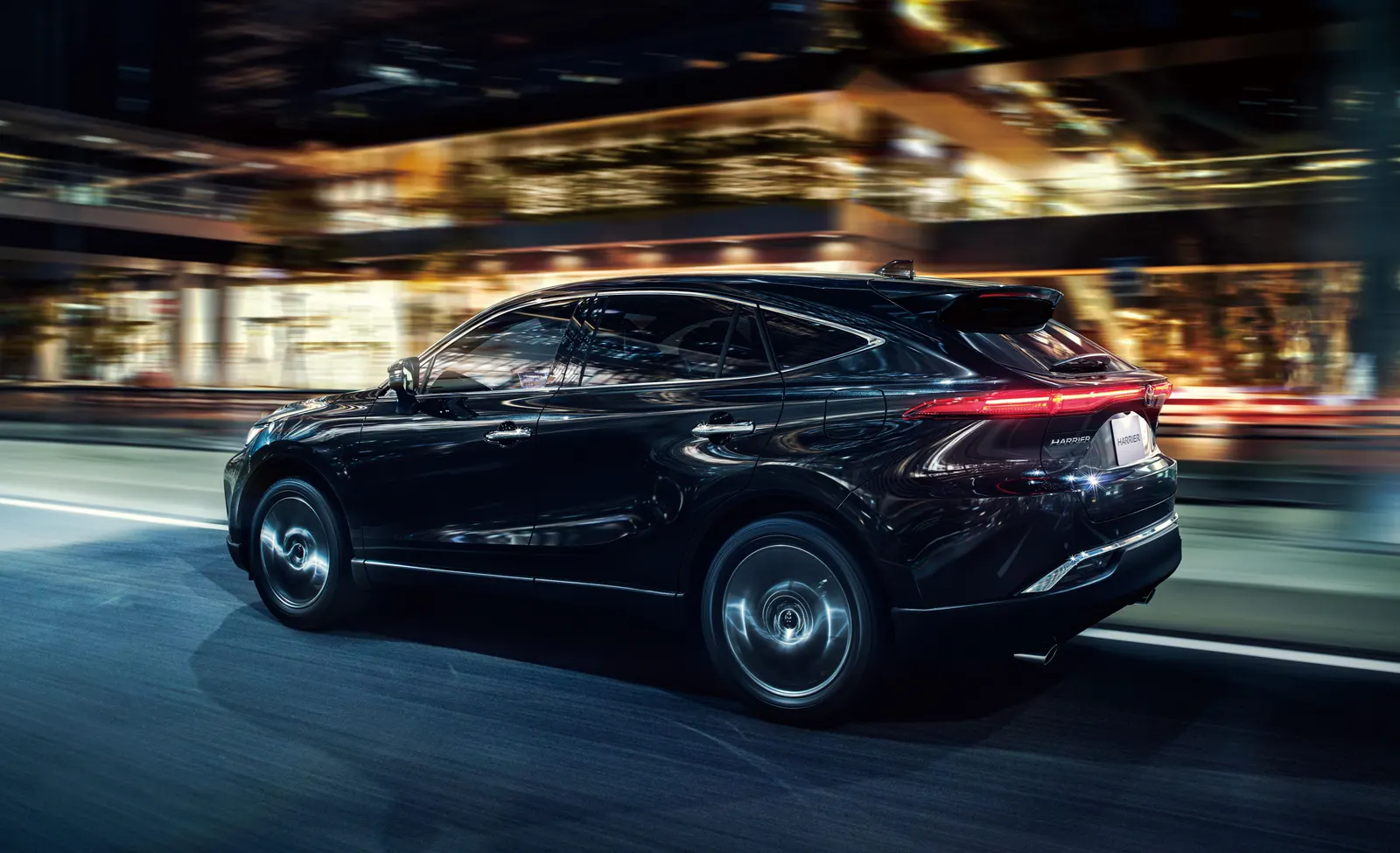 Toyota Harrier, вид сзади