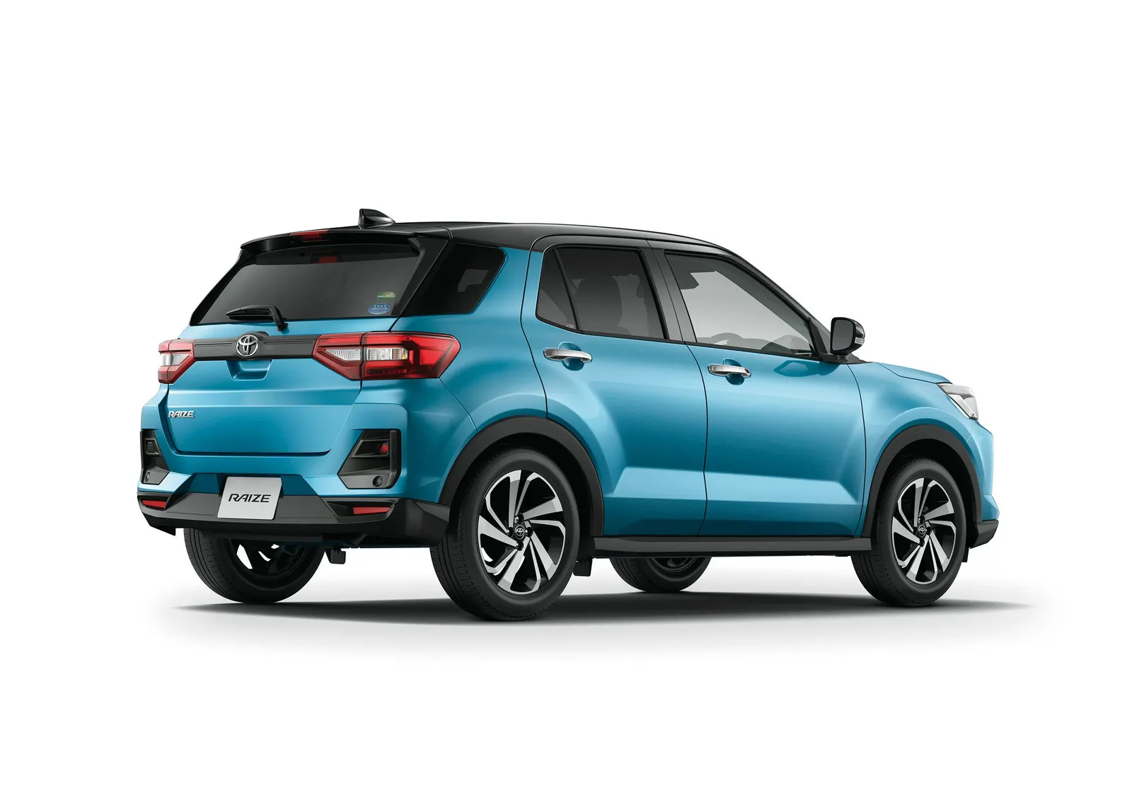 Toyota Raize, вид сзади