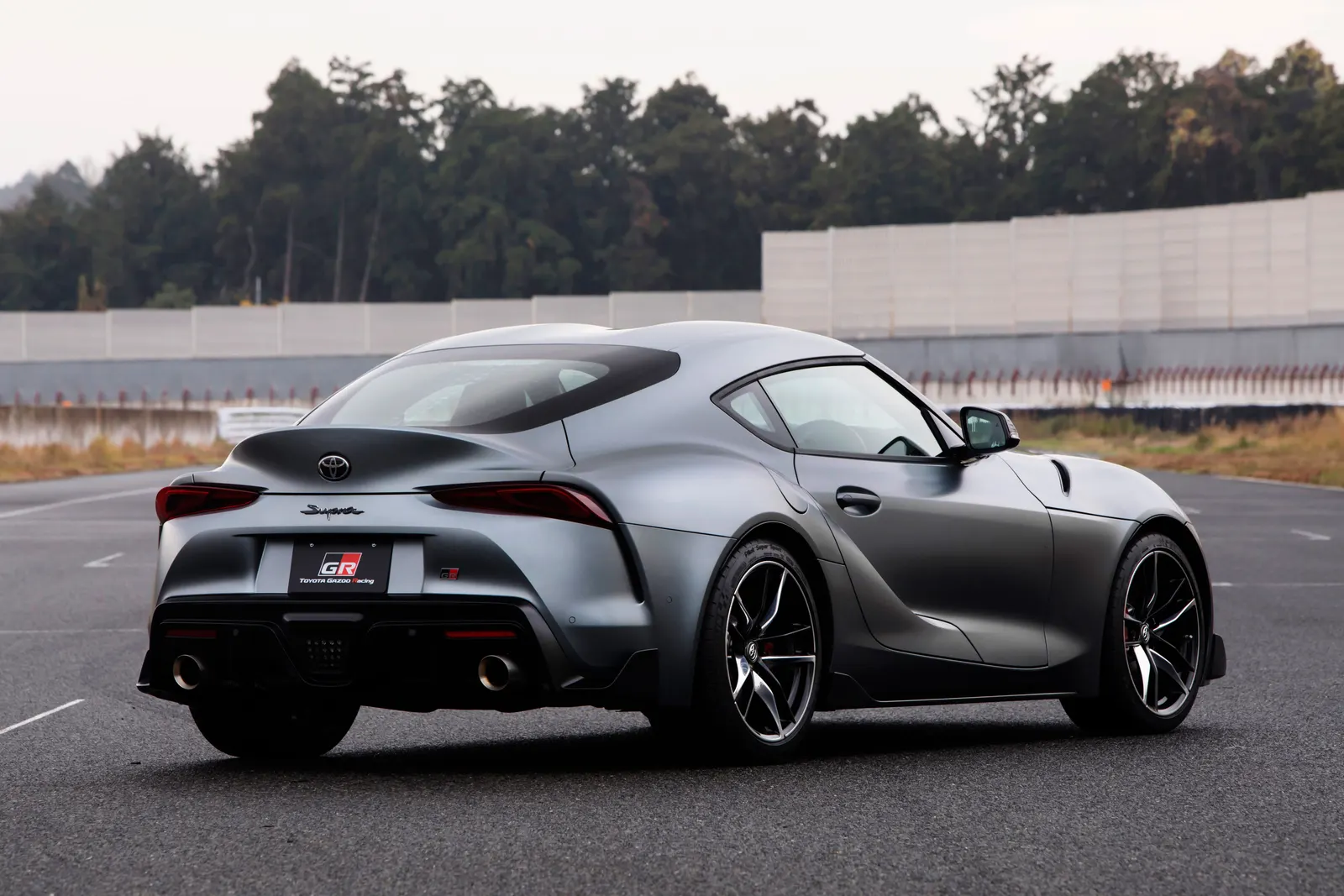 Toyota Supra, вид сзади