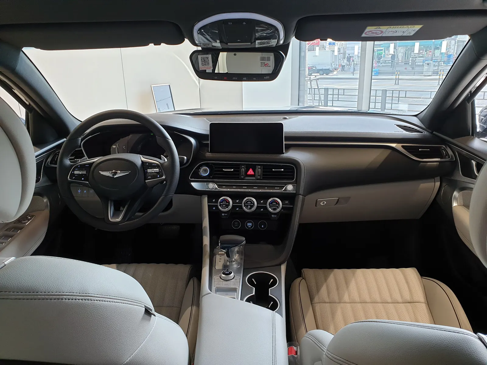 Genesis G70, салон