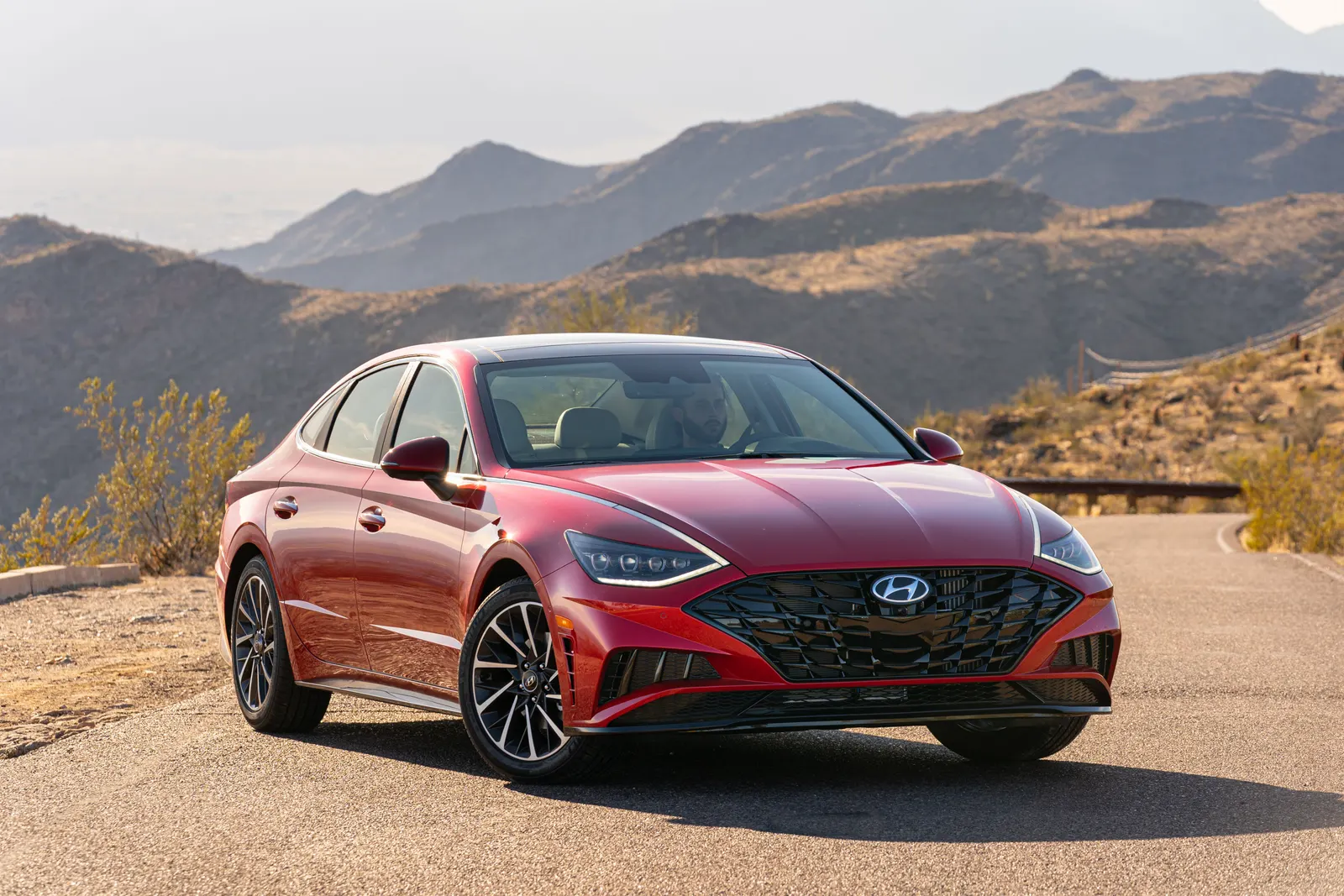 Hyundai Sonata, вид спереди
